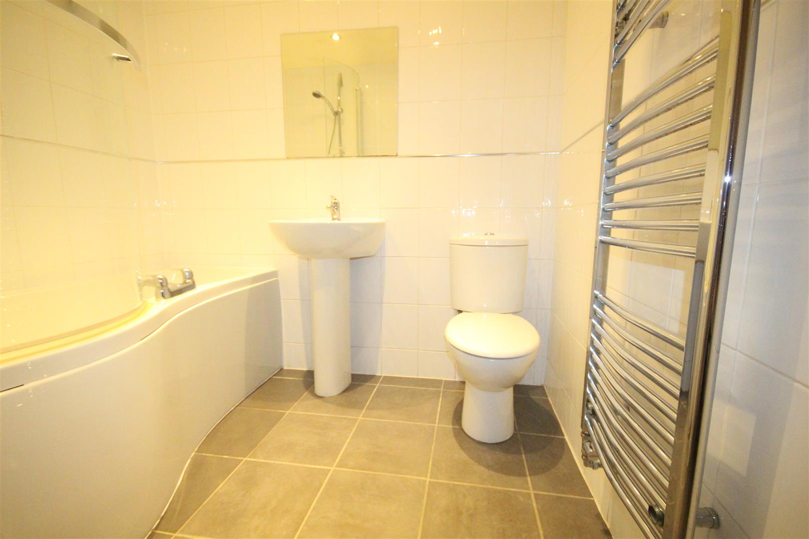 2 bedroom apartment SSTC in Colne - IMG_3463.jpg